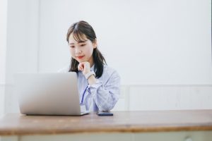 産業廃棄物の保管基準とは?保管場所における表示義務と看板の記入例も紹介