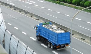 産廃トラック(産業廃棄物収集運搬車両)の種類・義務について解説