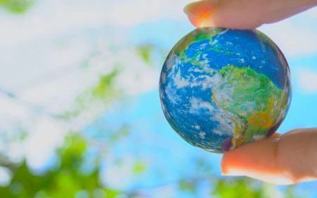 SDGsと産業廃棄物処理の関係とは？「つくる責任つかう責任」や問題点を解説