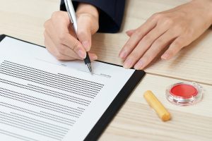 産廃の委託契約書作成における留意点を解説！法定記載事項についても