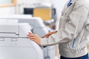 電子マニフェスト利用時の受渡確認票の記載項目は？保管方法や注意点も解説