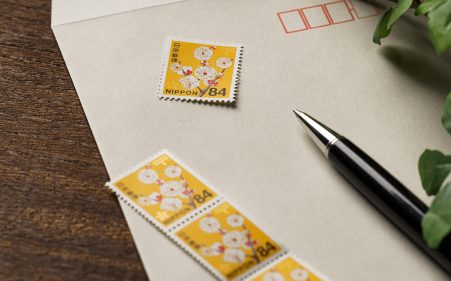 郵便料金の値上げはいつ？改定内容や産廃業務への影響を解説