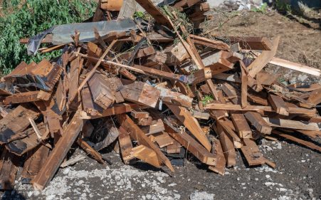 廃木材の捨て方とは？産業廃棄物と一般廃棄物で分類が難しい木材も紹介！