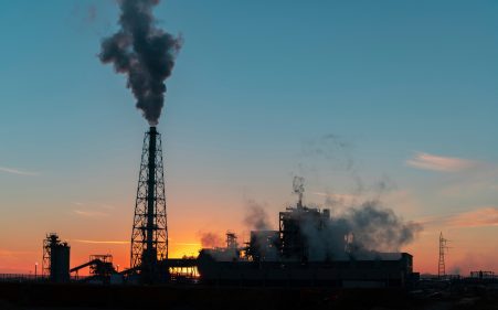 CO2を回収するCCSとは？重要視されたきっかけや3つの手法、CCUSについても解説