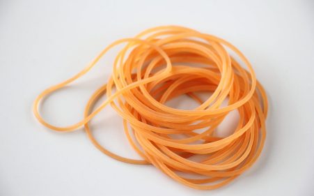 ゴムくずとは？具体例や処分方法を解説！