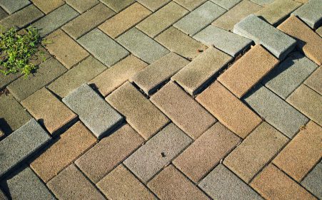 インターロッキングの処分方法とは？　何ごみに分類されるのかも解説！
