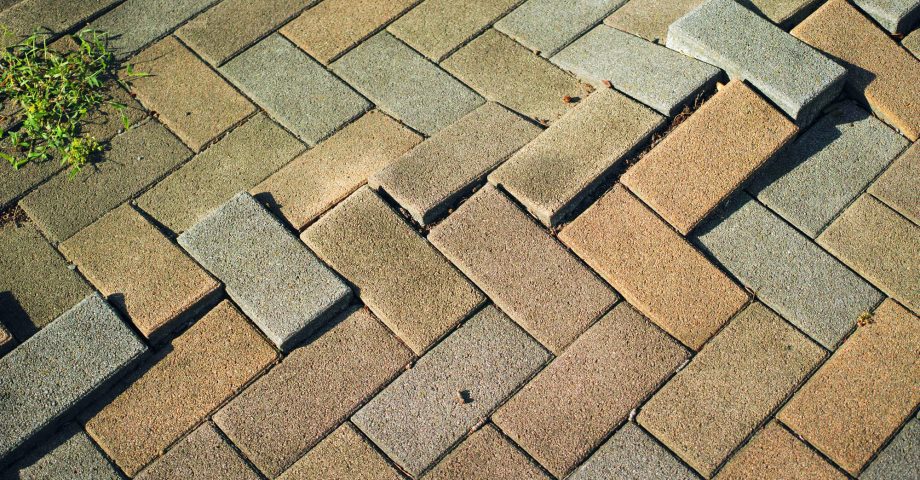 インターロッキングの処分方法とは? 何ごみに分類されるのかも解説!